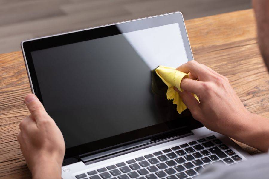 Laptop cleaning laptop recycling