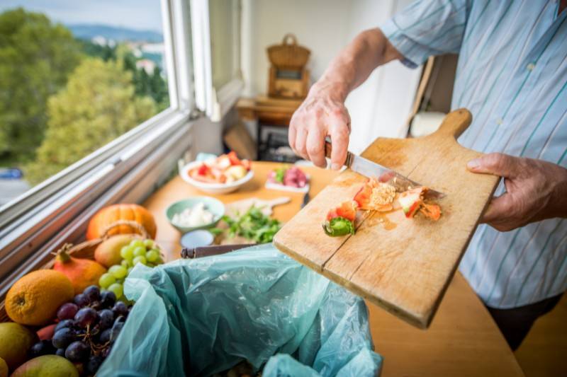 DIY Countertop Compost Bin